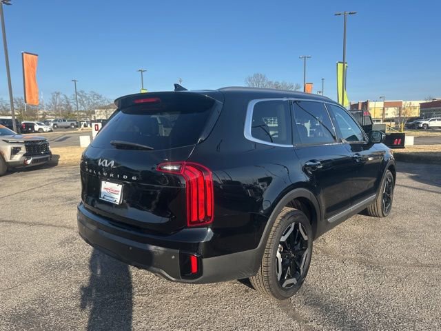 Used 2024 Kia Telluride S image 3