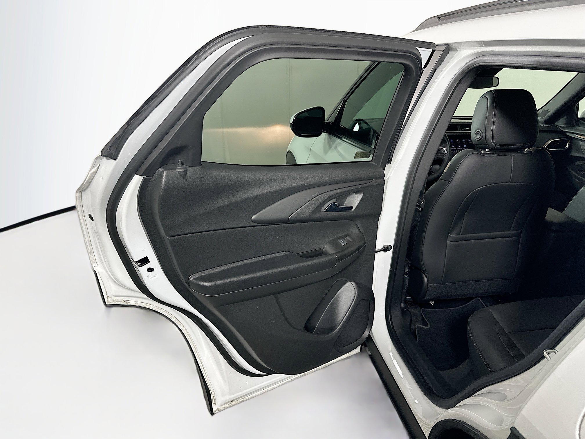 Used 2023 Chevrolet TrailBlazer ACTIV image 24