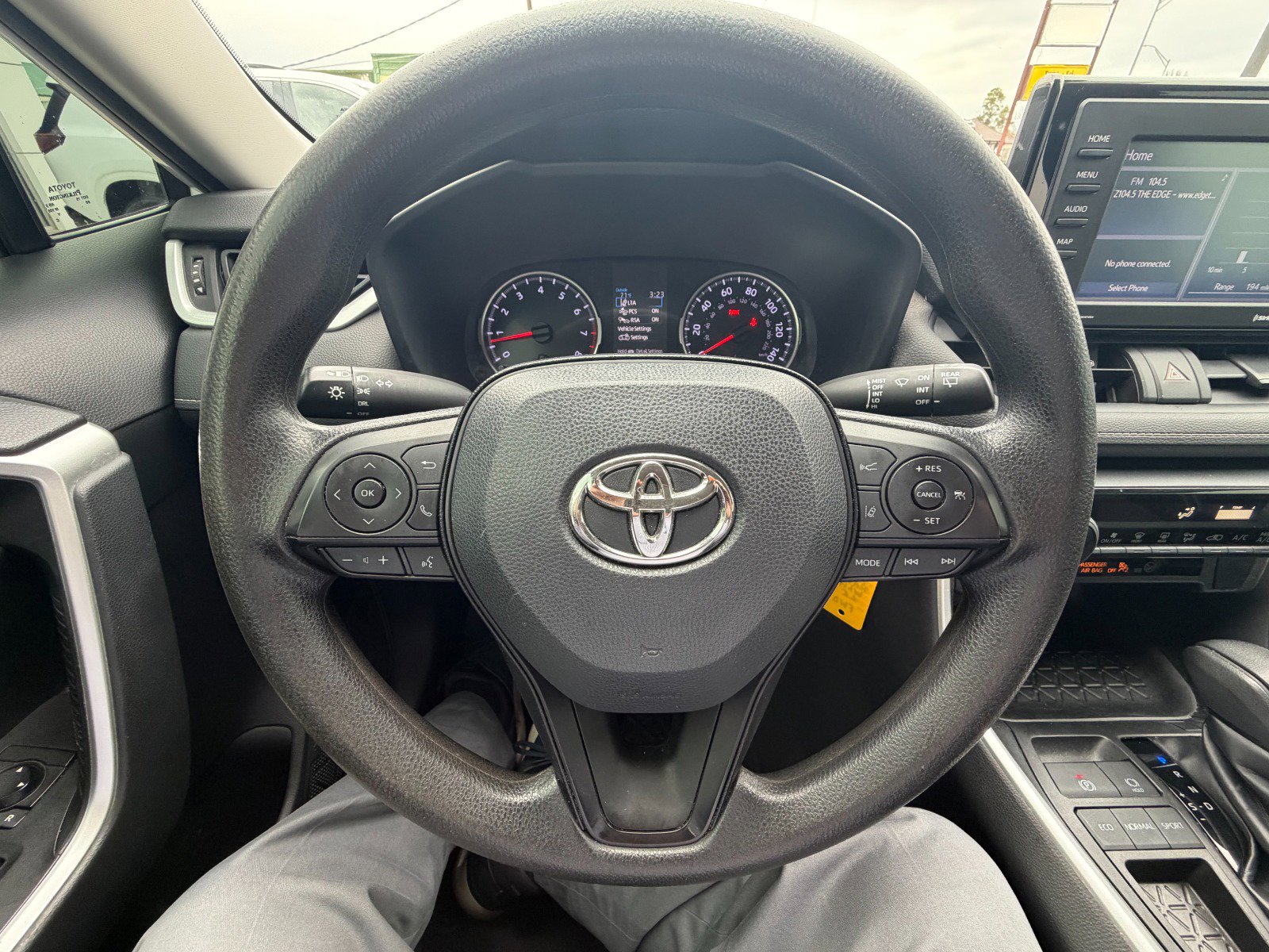 Used 2020 Toyota RAV4 LE FWD image 10