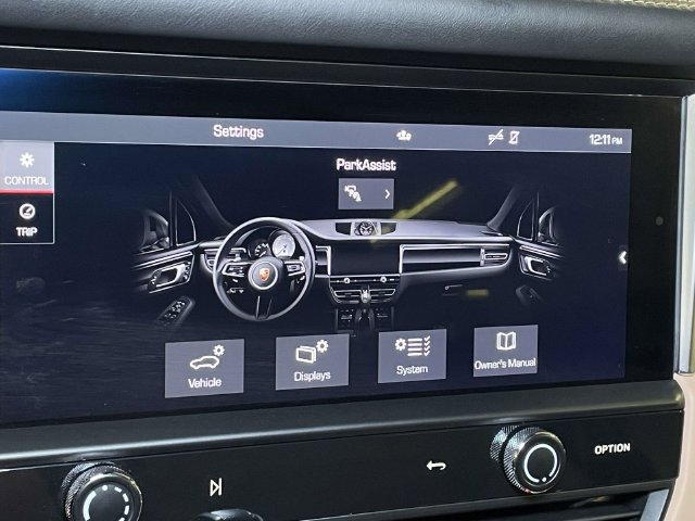 Certified 2022 Porsche Macan AWD/4WD image 30
