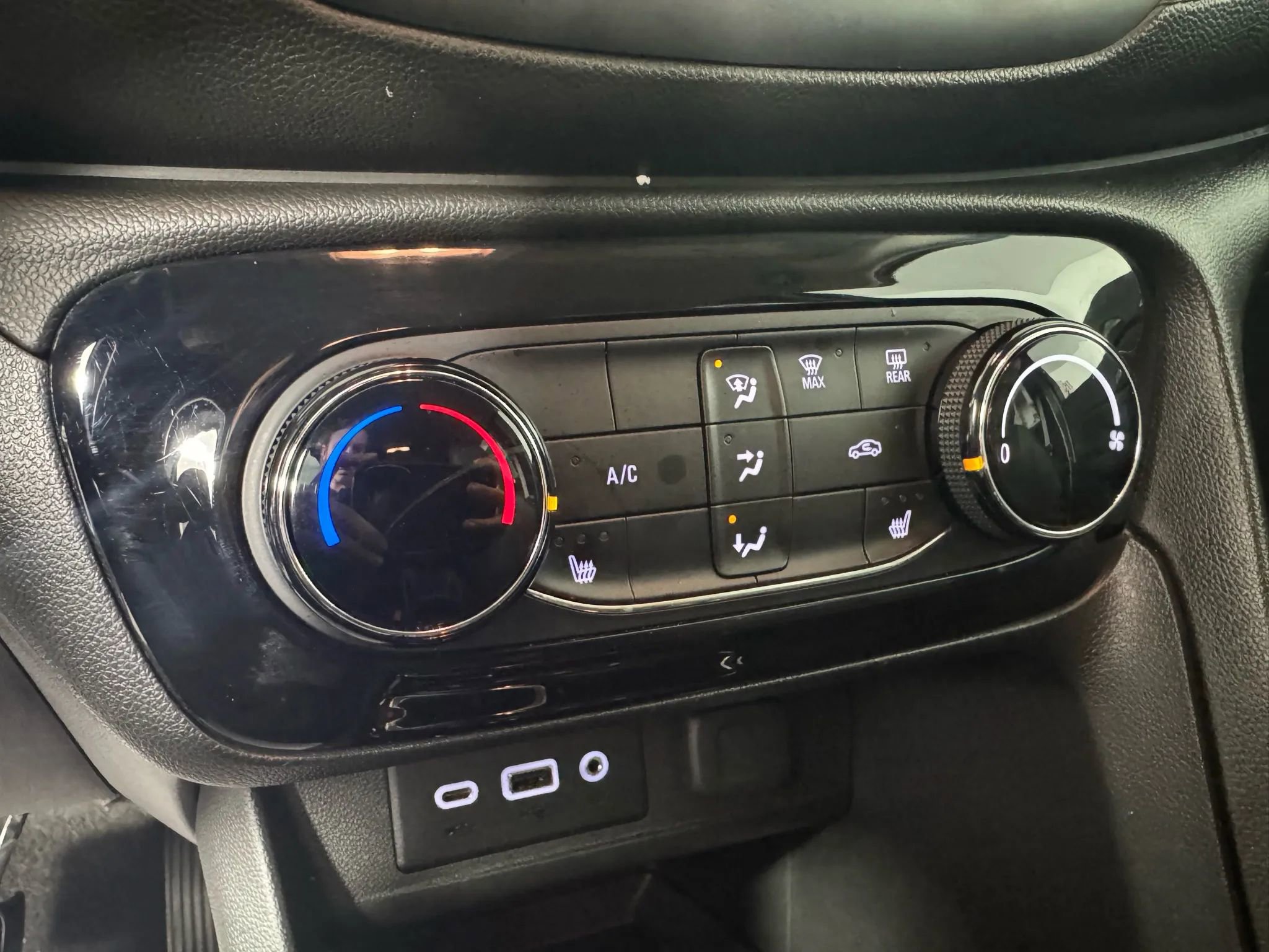 Used 2021 Buick Encore GX Preferred w/ Cold Weather Comfort Package image 21