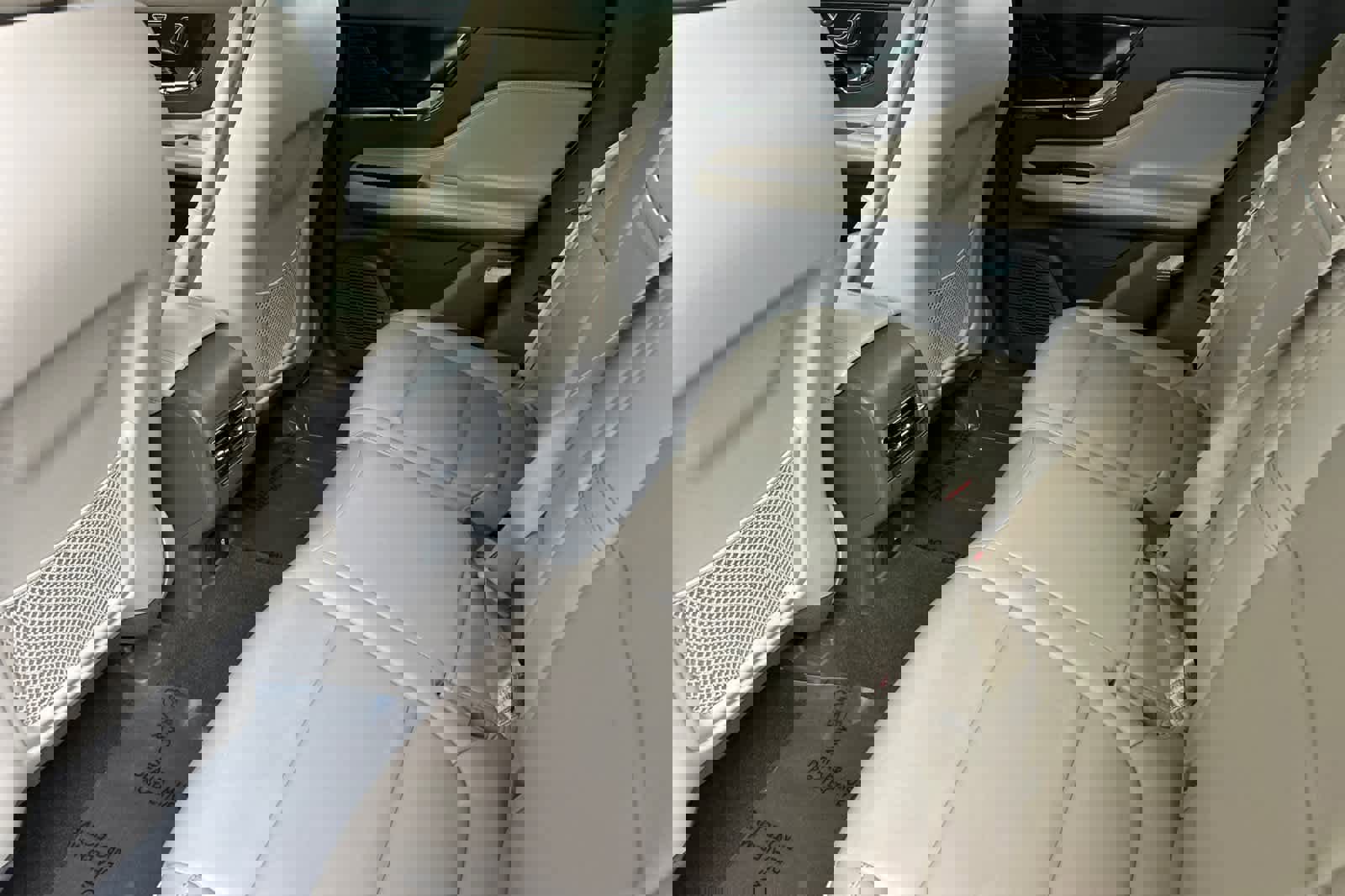 Used 2022 Lincoln Corsair FWD w/ Rear Removable Package Tray image 4