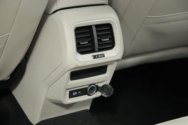 Certified 2023 Volkswagen Tiguan SE FWD image 28