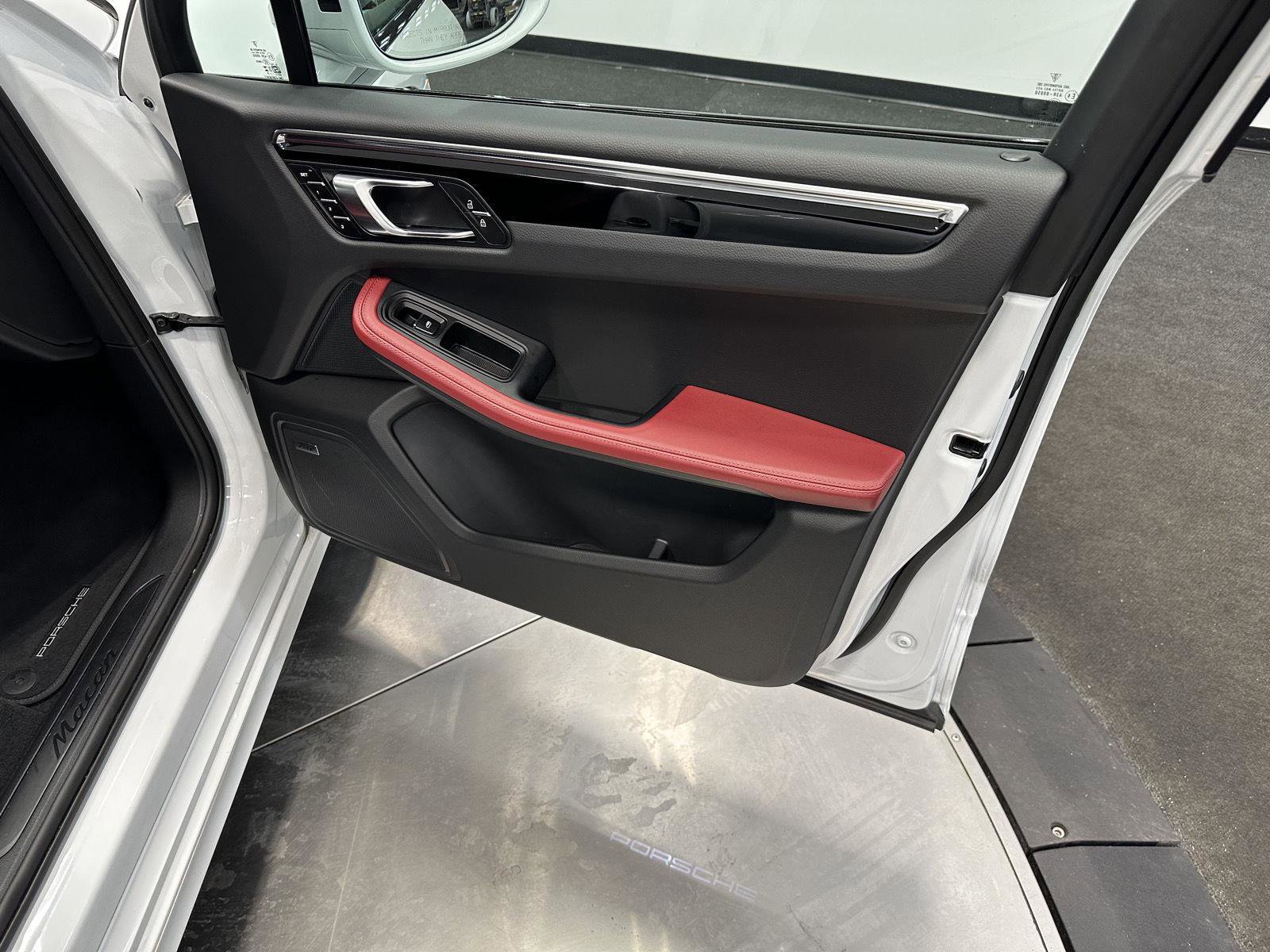 Certified 2025 Porsche Macan image 41