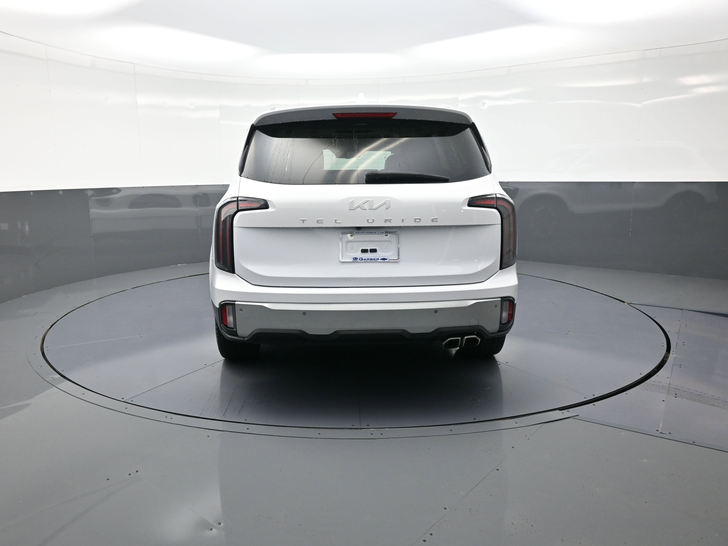 Used 2024 Kia Telluride EX w/ EX Captain's Chair Package image 4