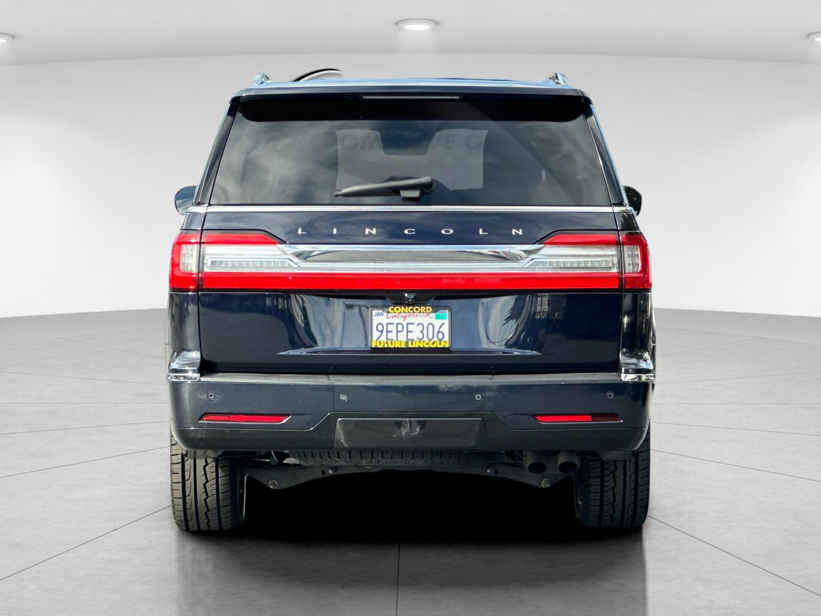Certified 2021 Lincoln Navigator Reserve w/ Luxury Package AWD/4WD image 4