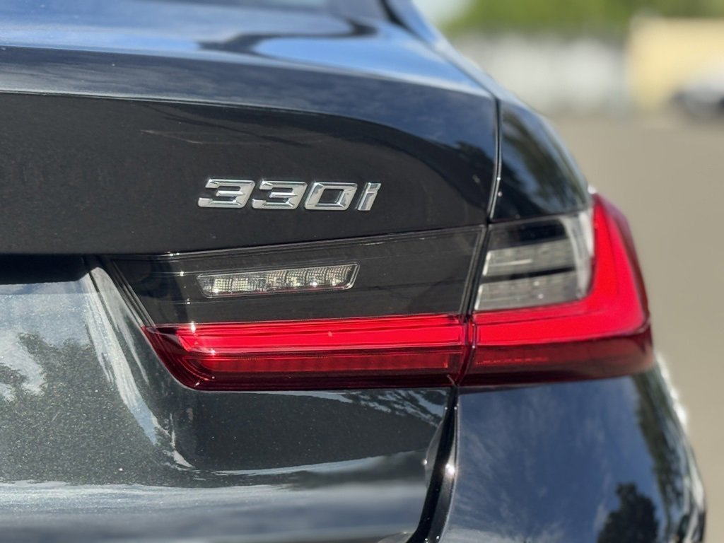 Used 2025 BMW 330i Sedan w/ Premium Package image 12