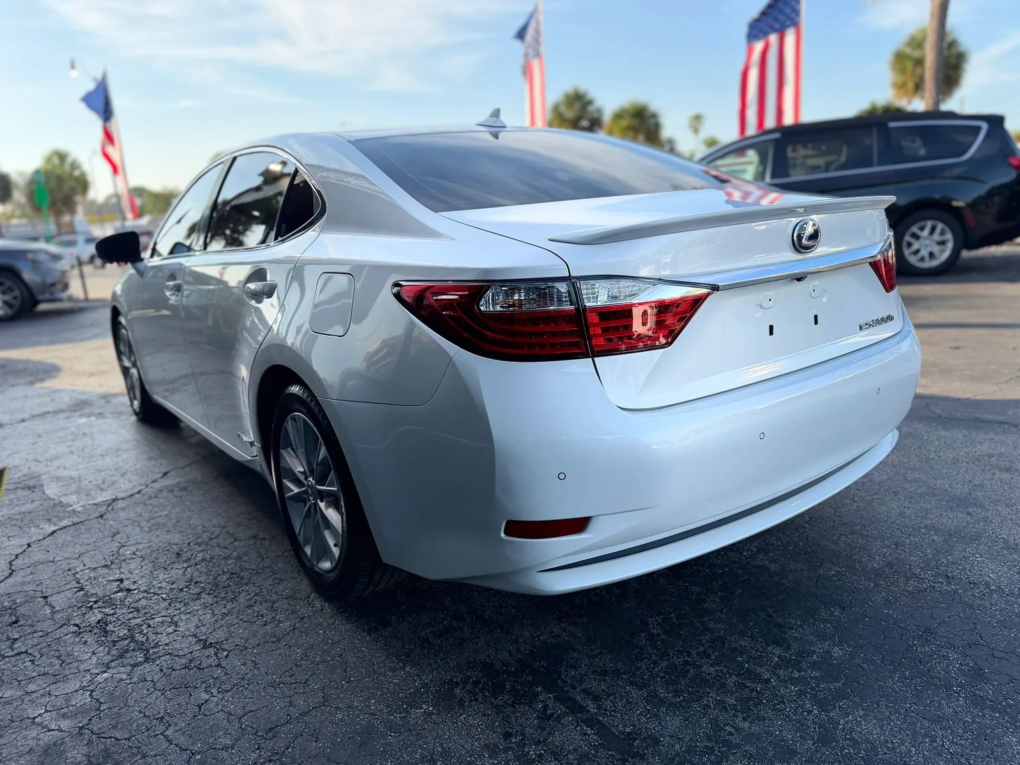 Used 2013 Lexus ES 300h w/ Luxury Pkg FWD image 7