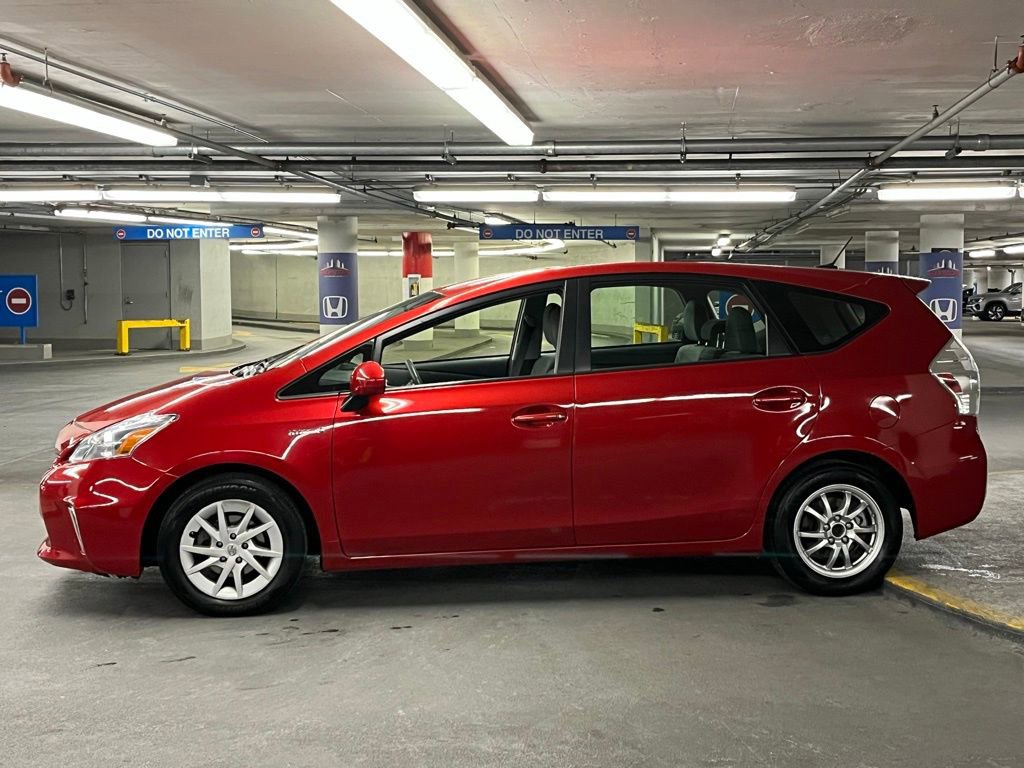 Used 2014 Toyota Prius V Five image 28