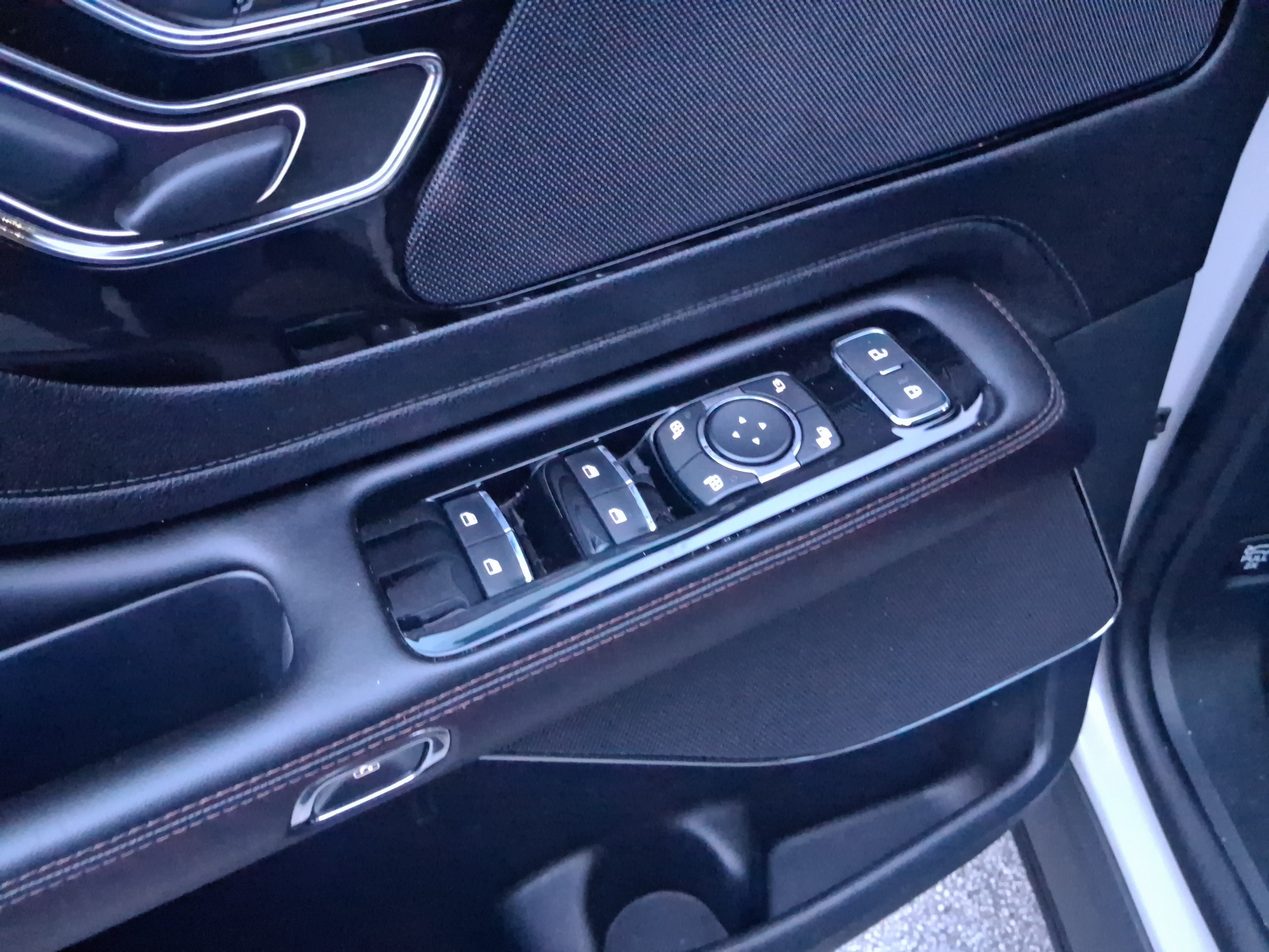 Used 2024 Lincoln Aviator 2WD w/ Premium Package image 12