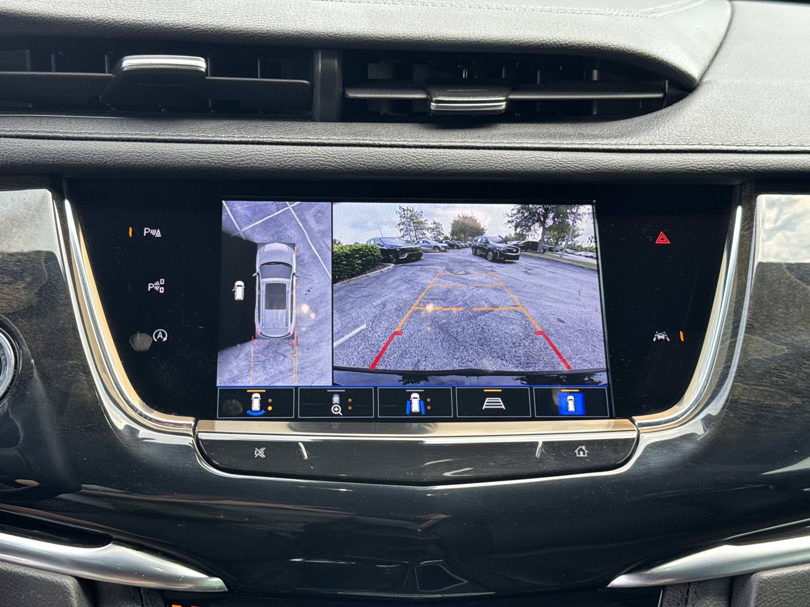 Certified 2024 Cadillac XT6 Premium Luxury w/ Technology Package FWD image 21