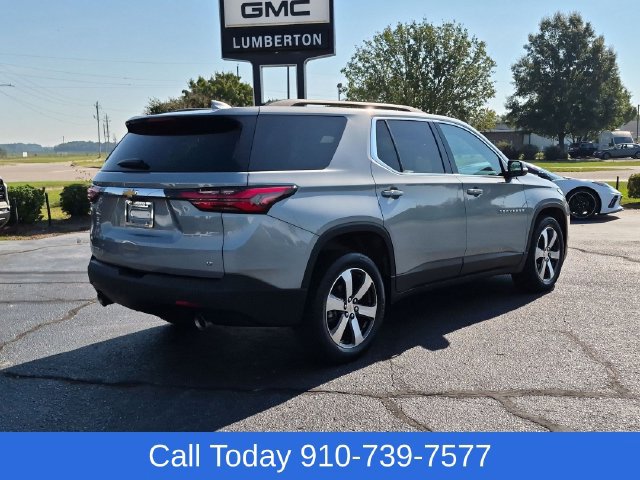 Used 2023 Chevrolet Traverse LT w/ LT Premium Package AWD/4WD image 3