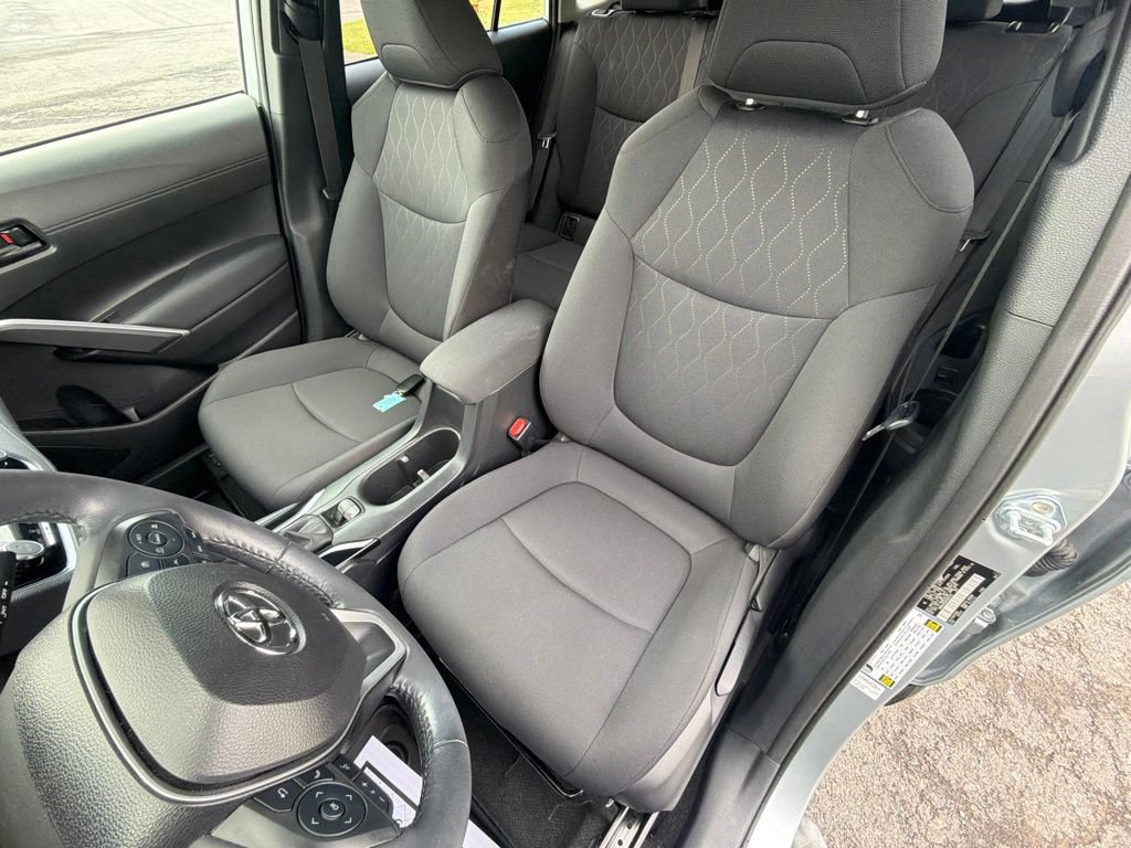 Used 2024 Toyota Corolla Cross LE w/ Moonroof Package AWD/4WD image 14