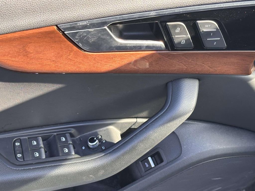 Used 2023 Audi A4 2.0T Premium w/ Convenience Package image 9