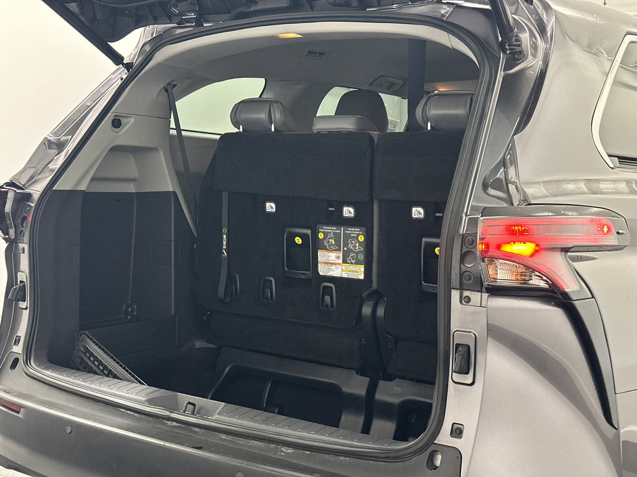 Used 2021 Toyota Sienna XLE image 8