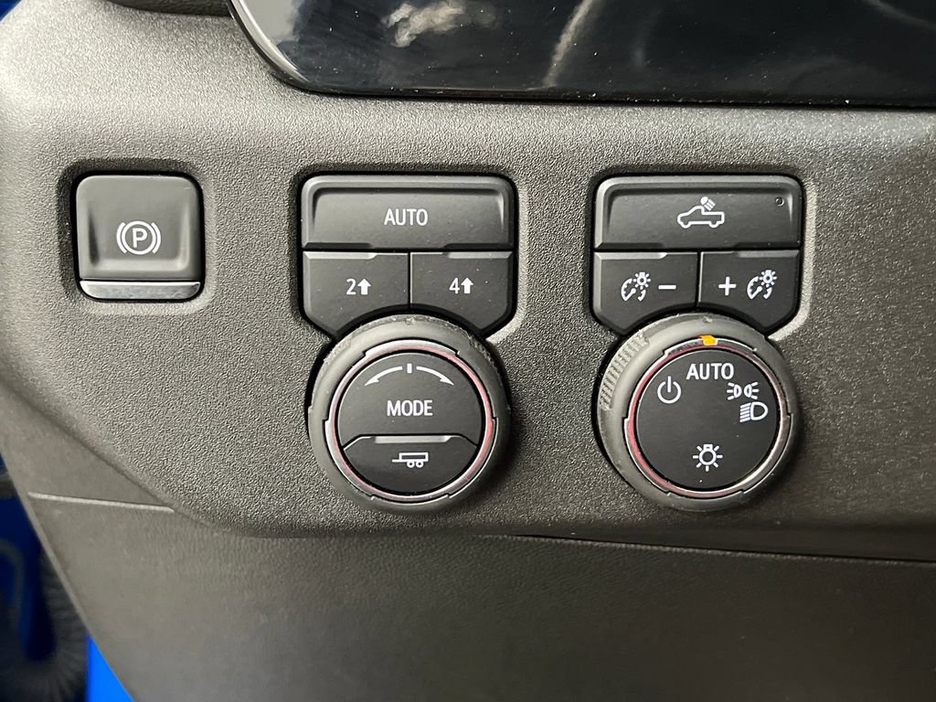 Used 2025 Chevrolet Silverado 1500 LT AWD/4WD image 43