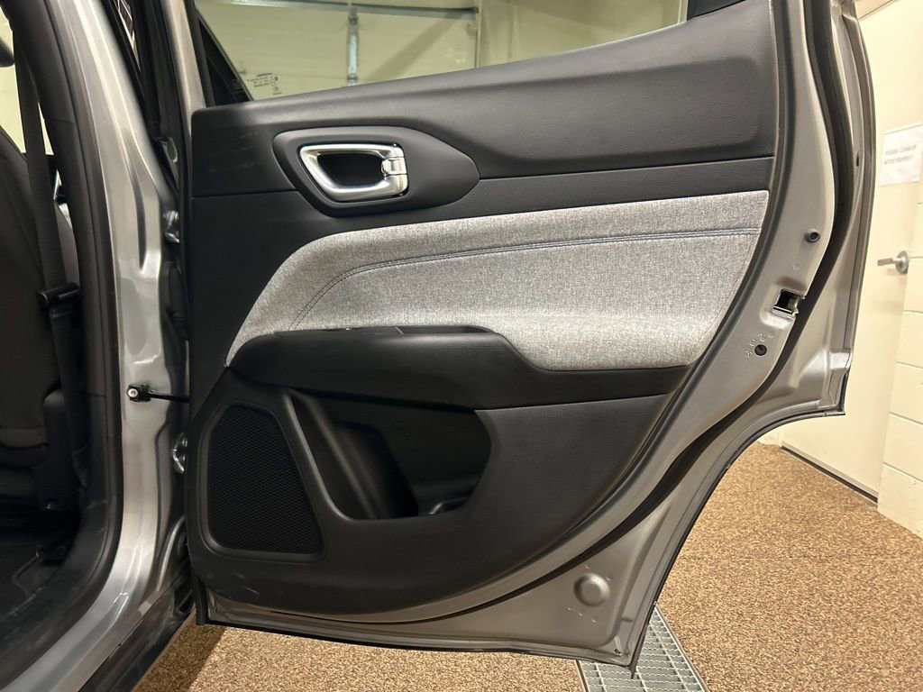 Used 2024 Jeep Compass Sport image 15