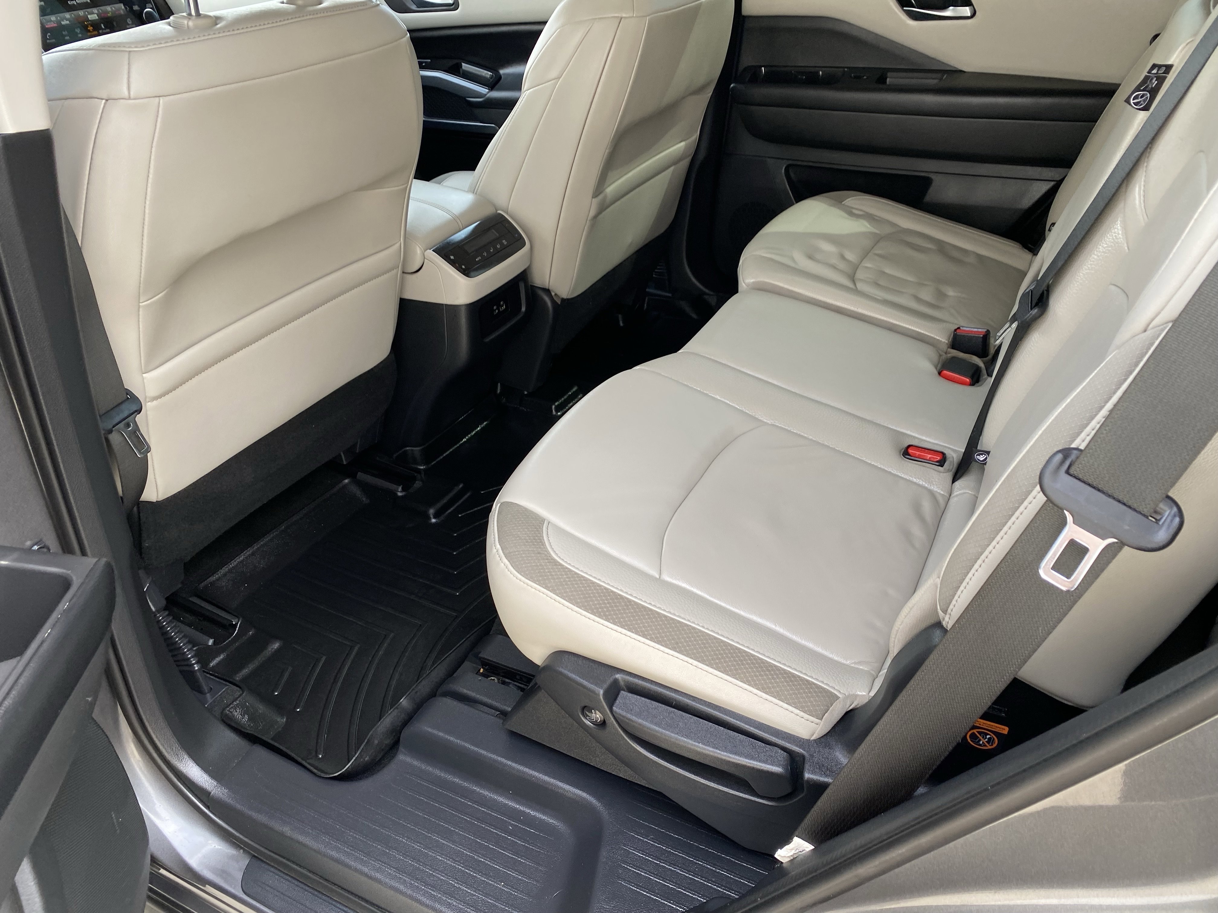 Used 2022 Nissan Pathfinder SL w/ SL Black Package image 8