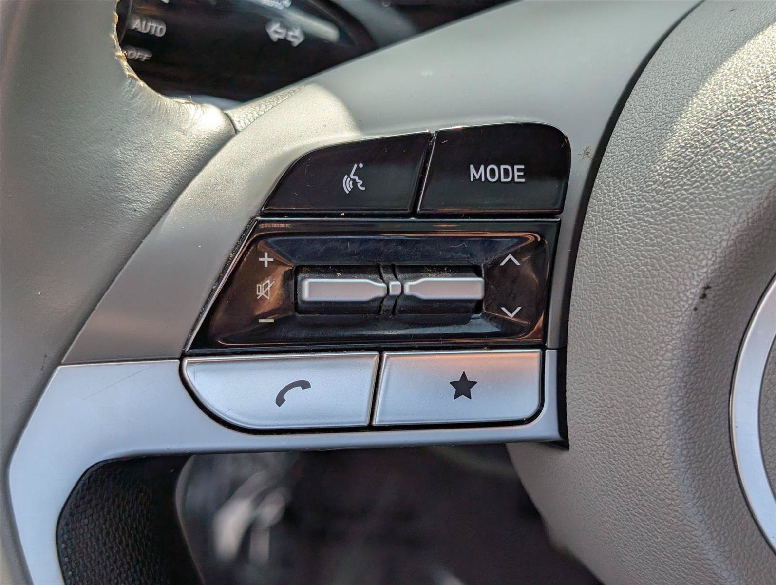 Used 2024 Hyundai Elantra SEL w/ Convenience Package FWD image 19