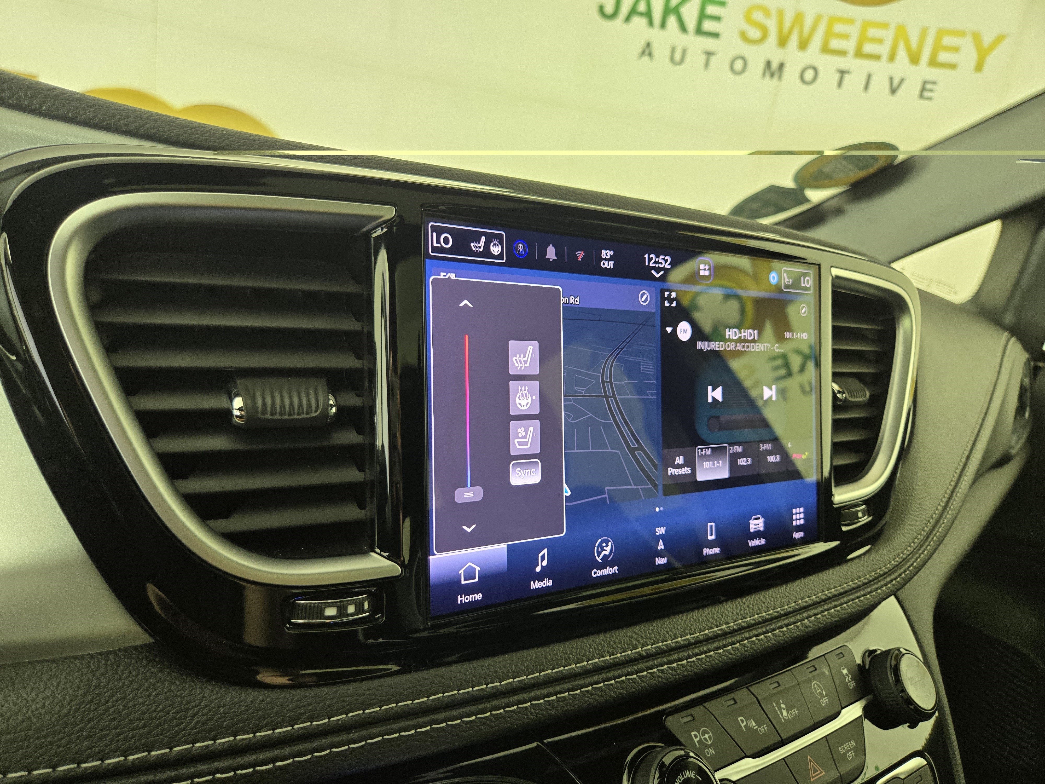 Used 2025 Chrysler Pacifica Limited FWD image 30