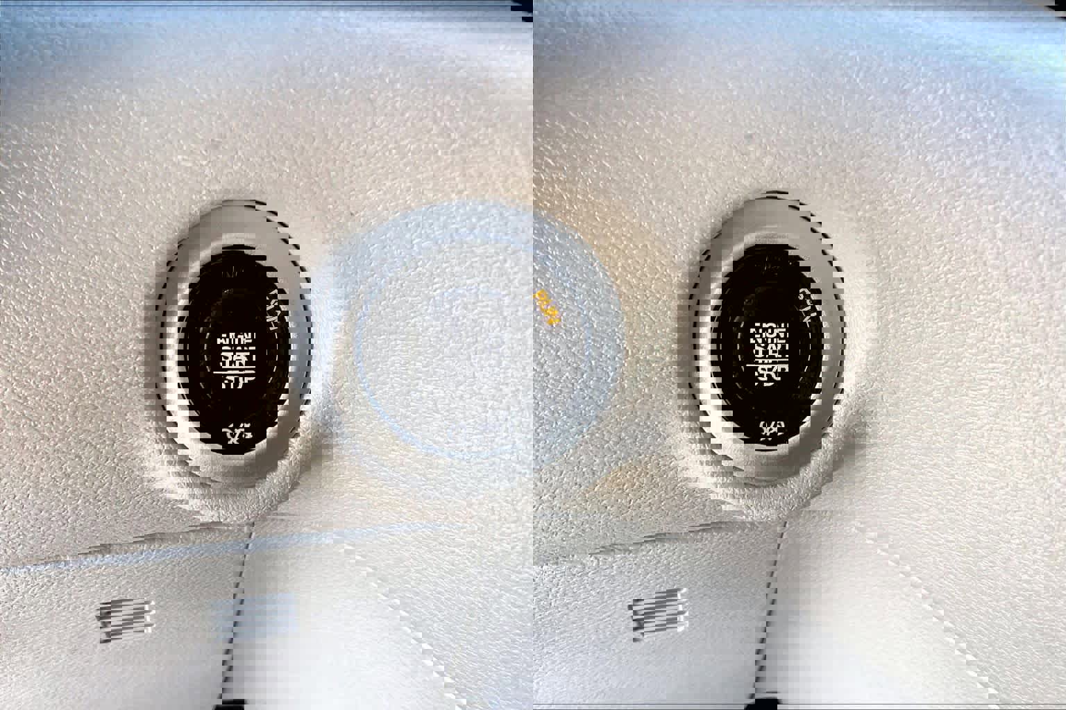 Used 2024 Chrysler Voyager LX image 32