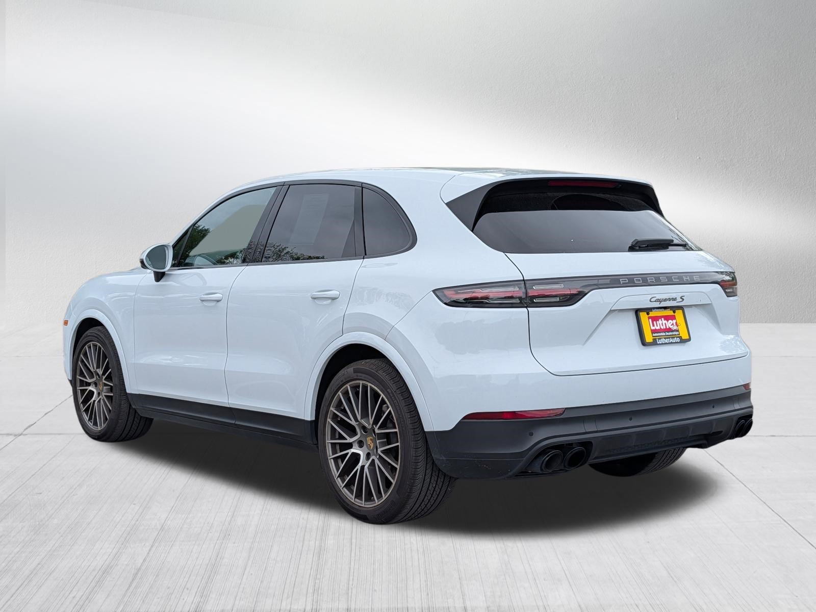 Used 2023 Porsche Cayenne S Platinum AWD/4WD image 5