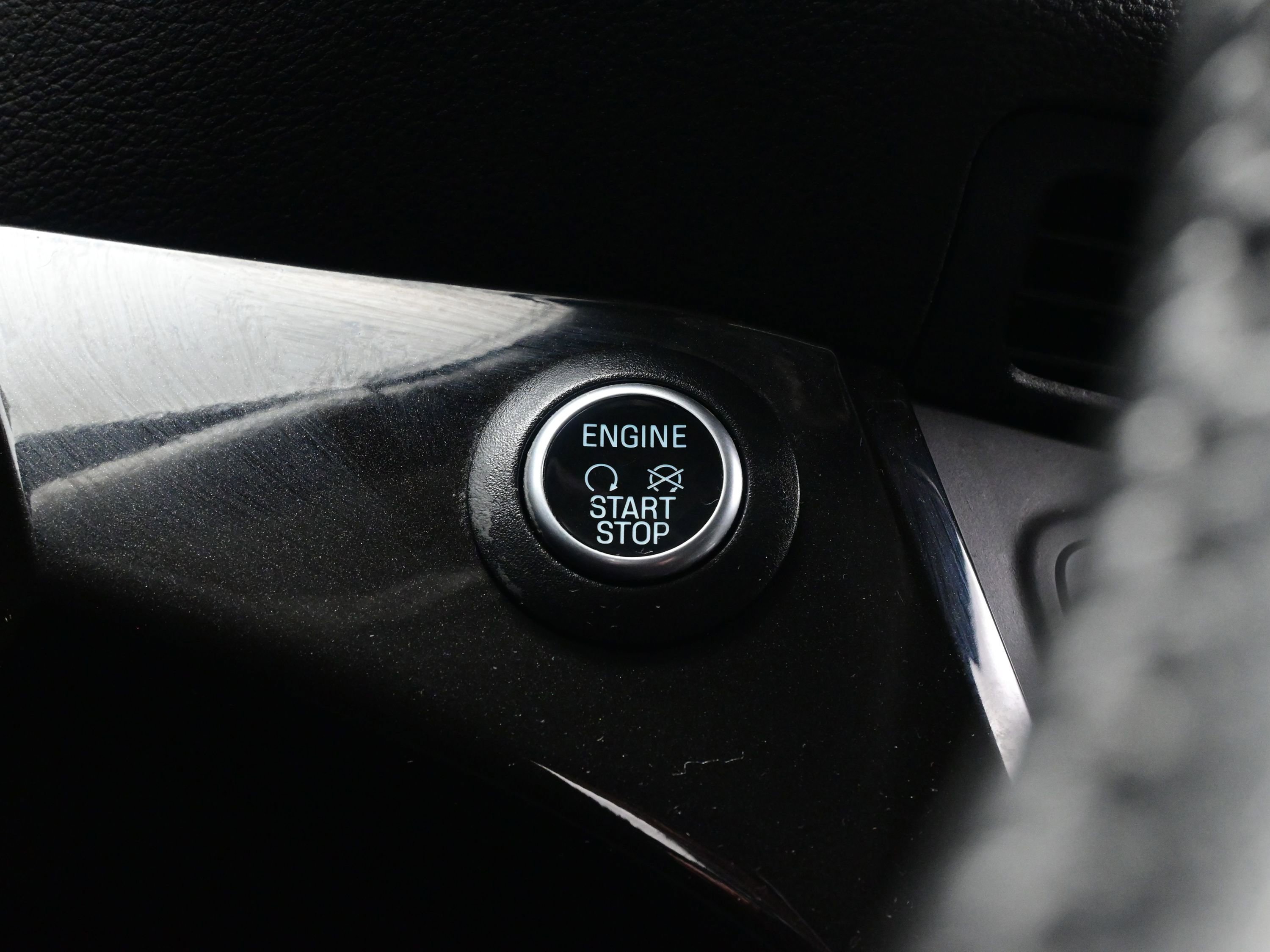 Used 2019 Ford Escape Titanium image 22