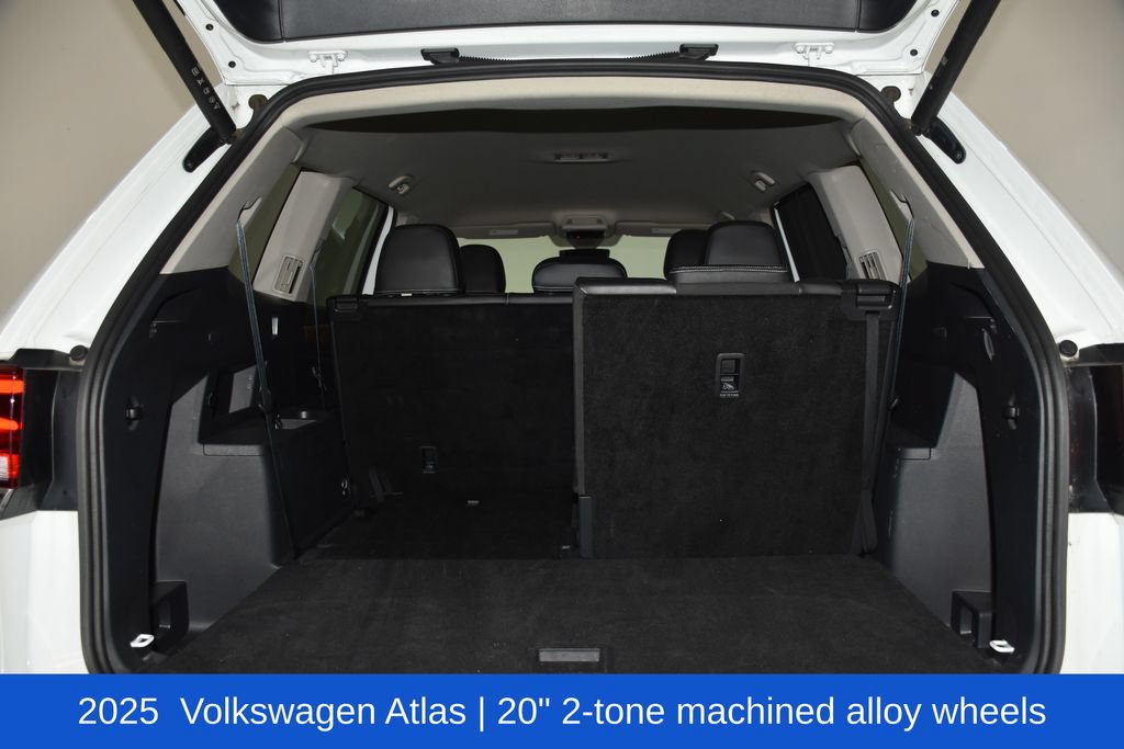 Used 2025 Volkswagen Atlas SE FWD image 31