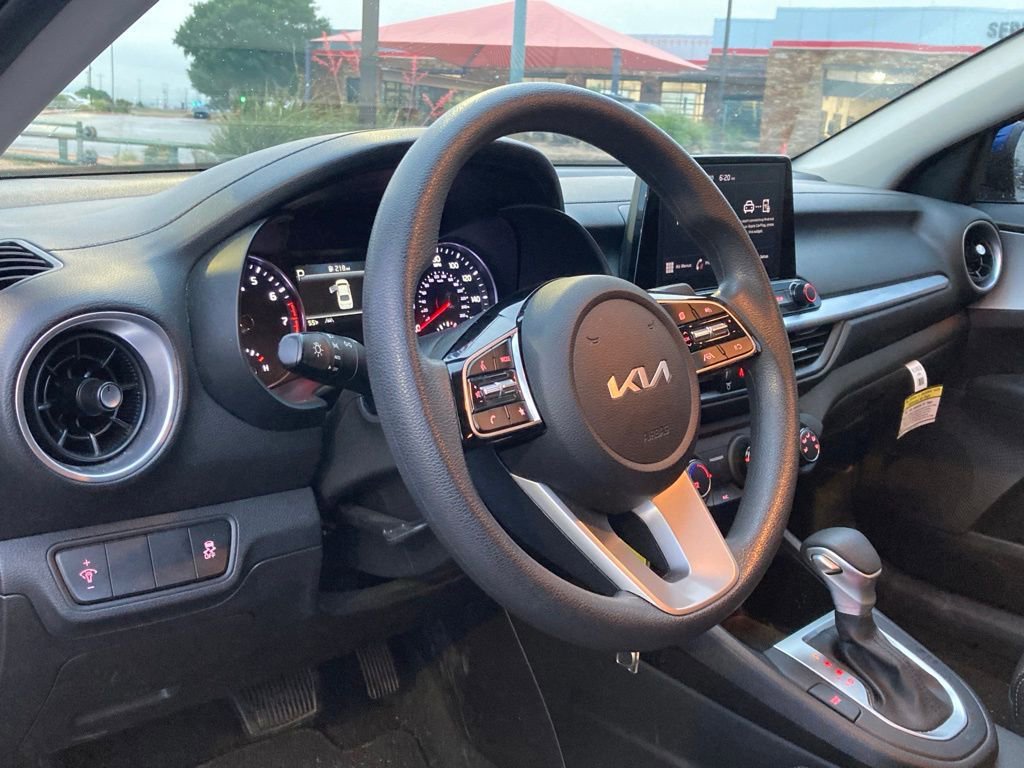 Used 2023 Kia Forte LXS FWD image 9