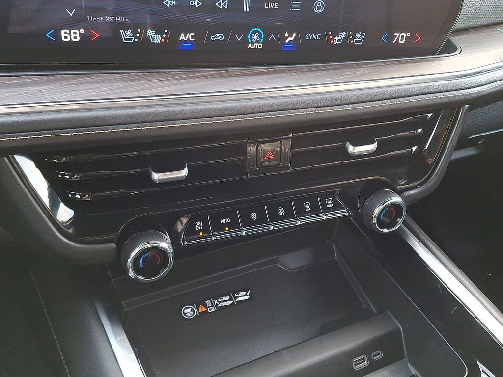 Used 2025 Chevrolet Suburban Premier image 18