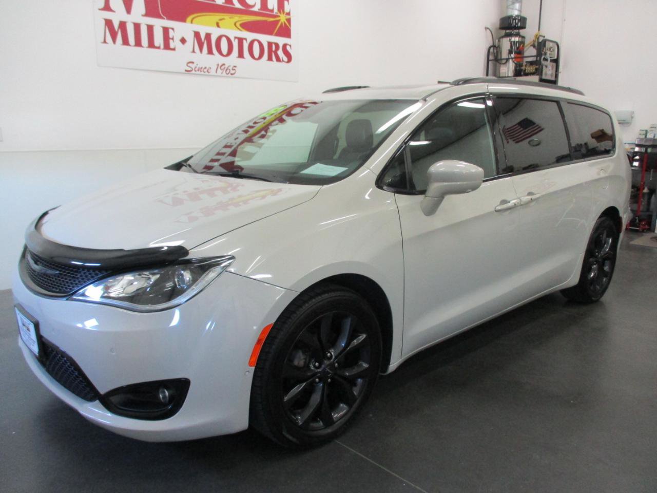Used 2020 Chrysler Pacifica Touring-L Plus image 3
