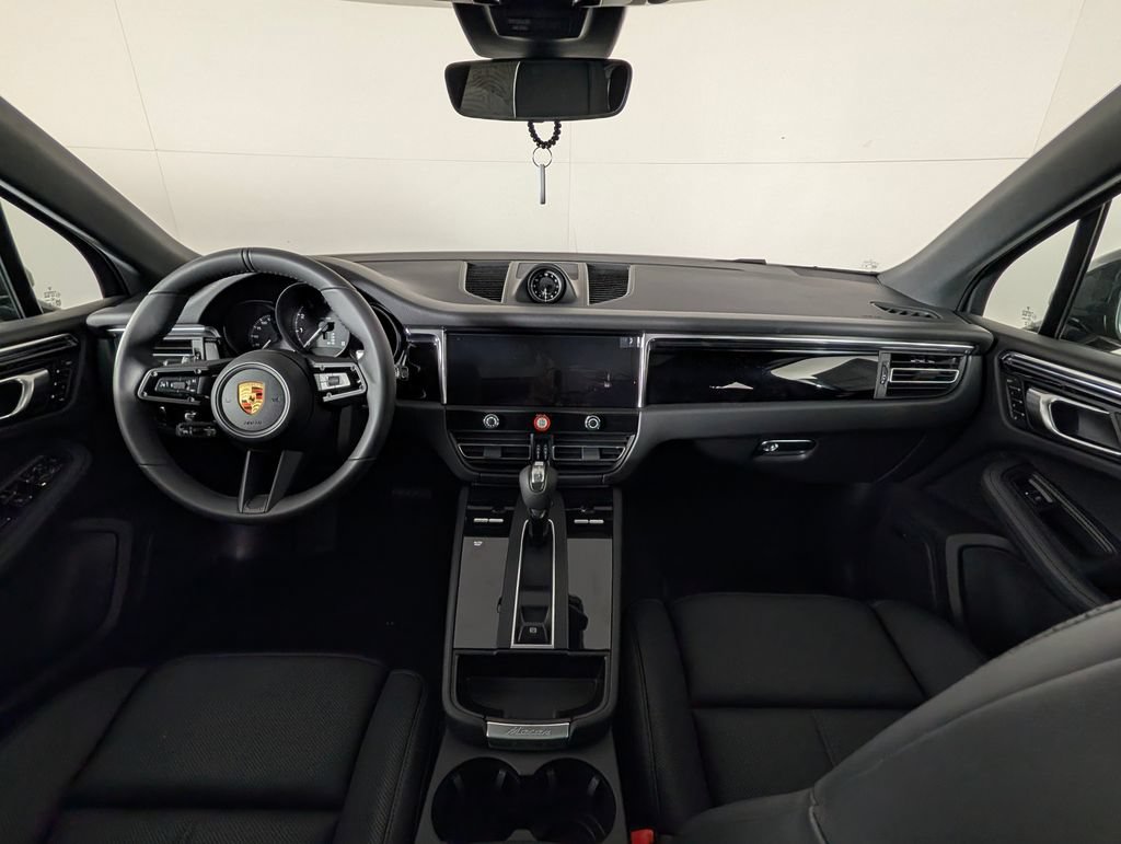 Certified 2026 Porsche Macan AWD/4WD image 22