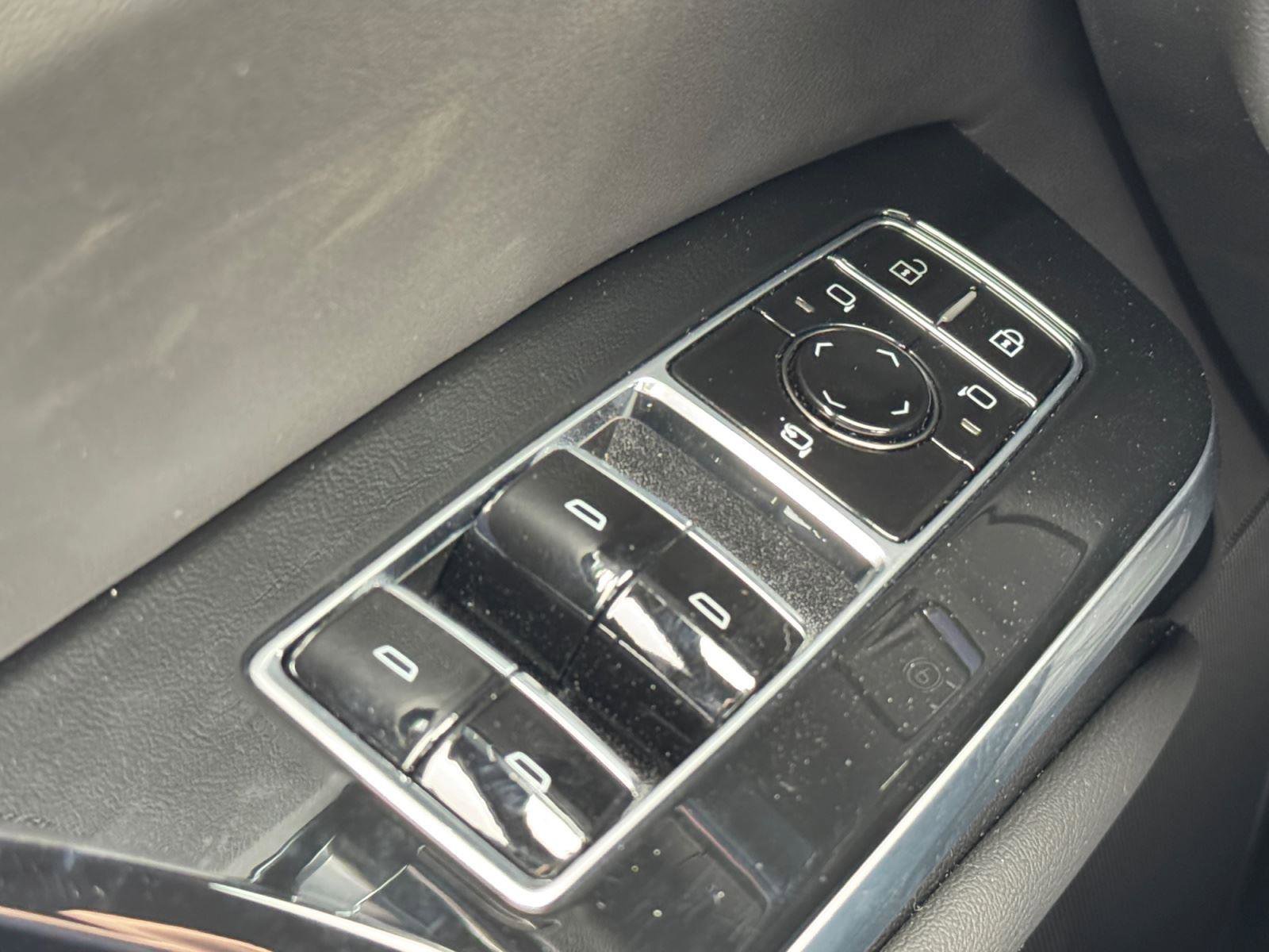 New 2026 Cadillac Escalade Luxury w/ LPO, Radiant Package image 11