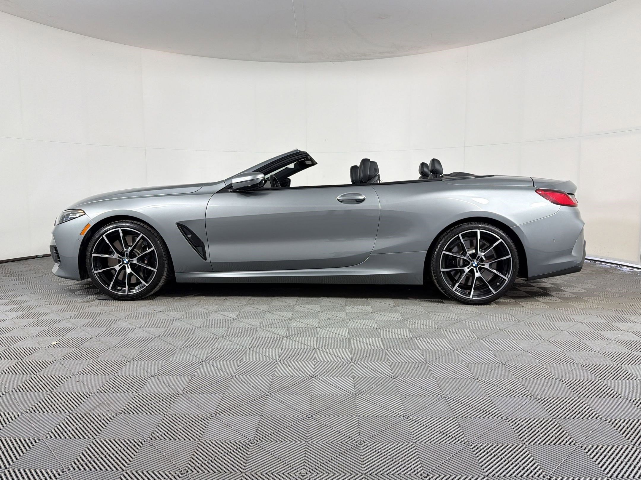 Used 2023 BMW 840i Convertible w/ Comfort Seating Package image 2