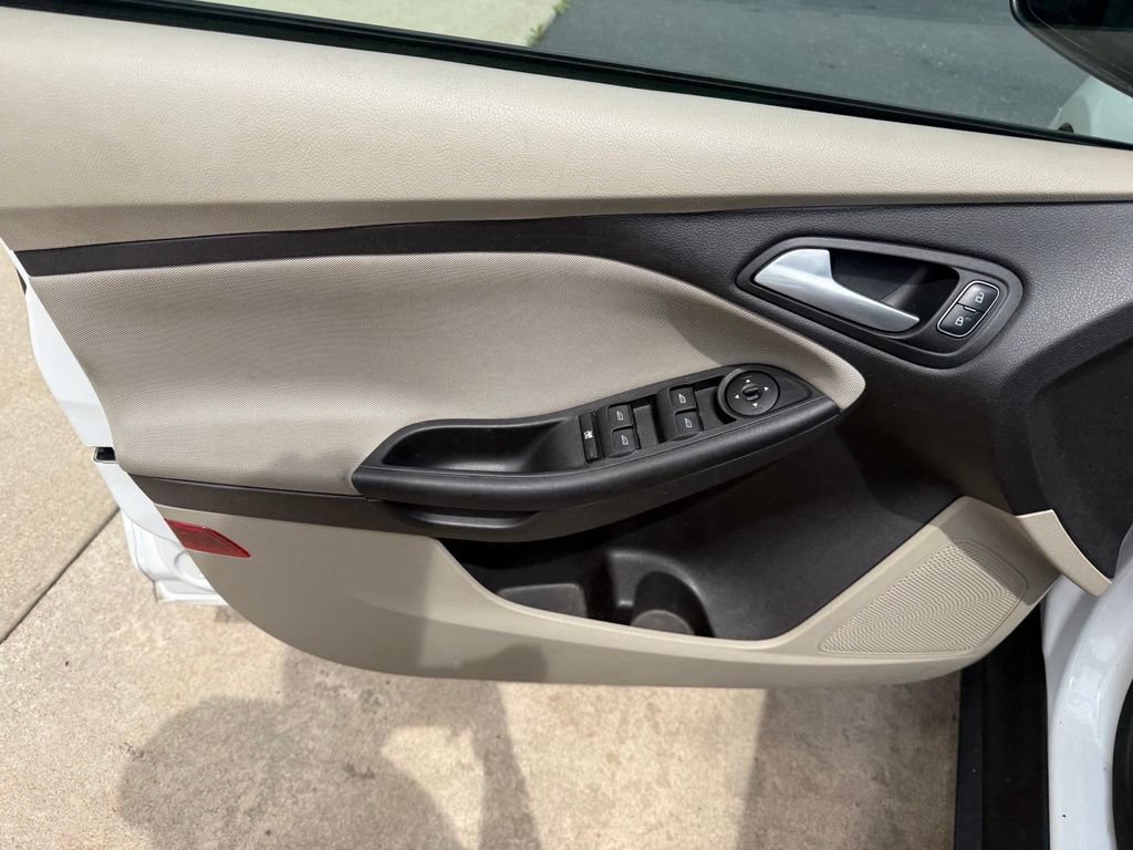 Used 2017 Ford Focus SE FWD image 22