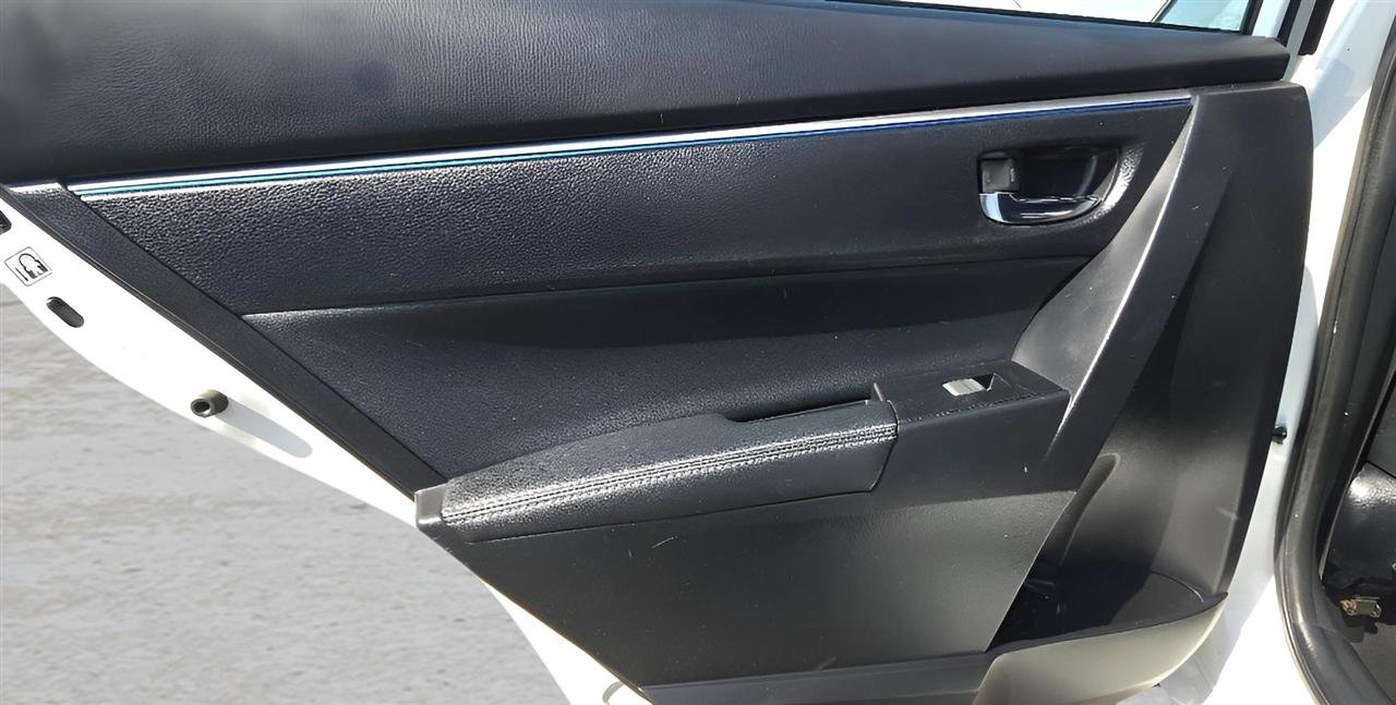 Used 2015 Toyota Corolla S FWD image 17