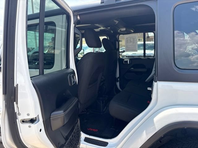 Used 2018 Jeep Wrangler Unlimited Sahara w/ LED Lighting Group AWD/4WD image 30
