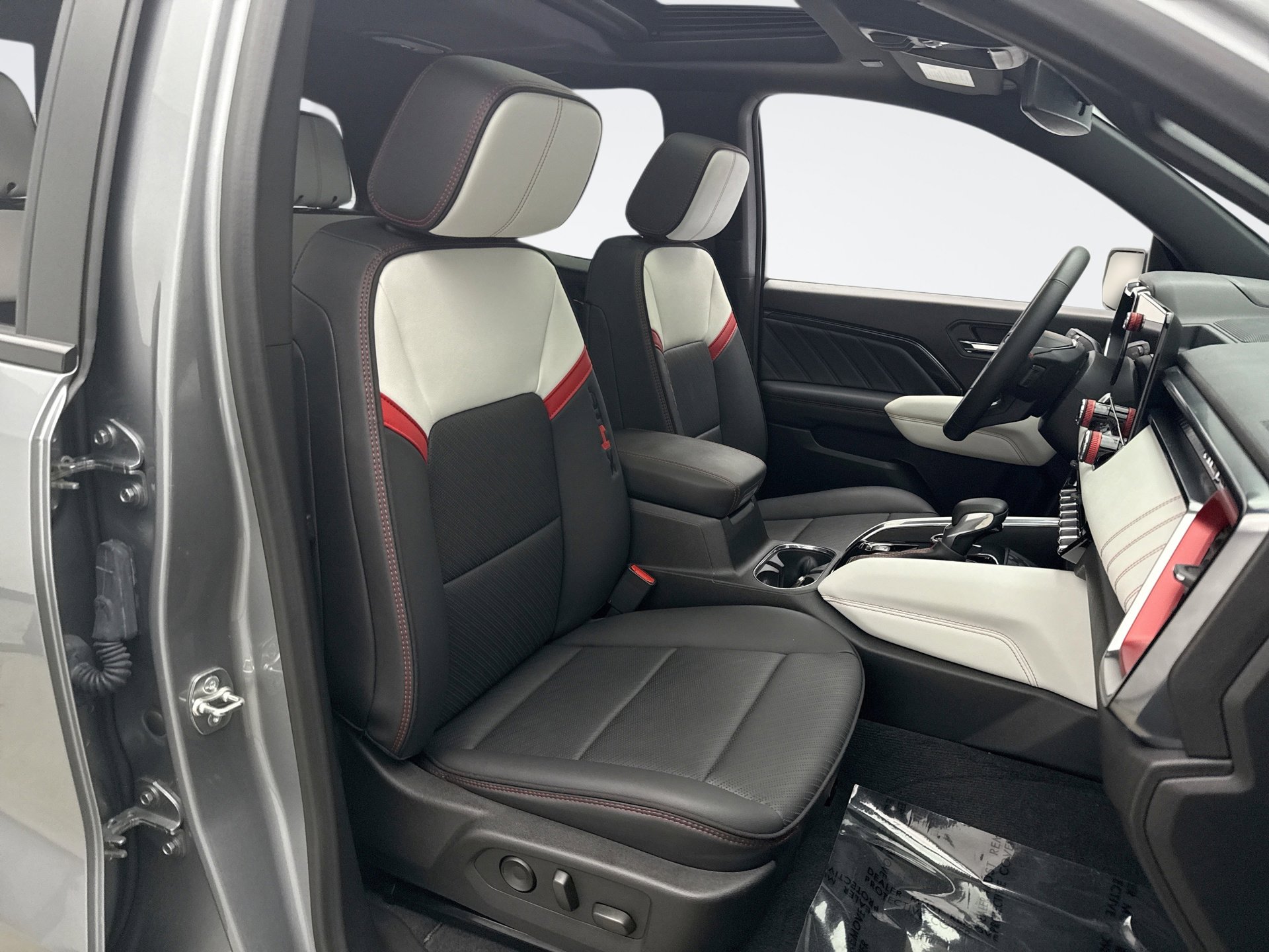 Used 2024 GMC Canyon AT4X AWD/4WD image 17