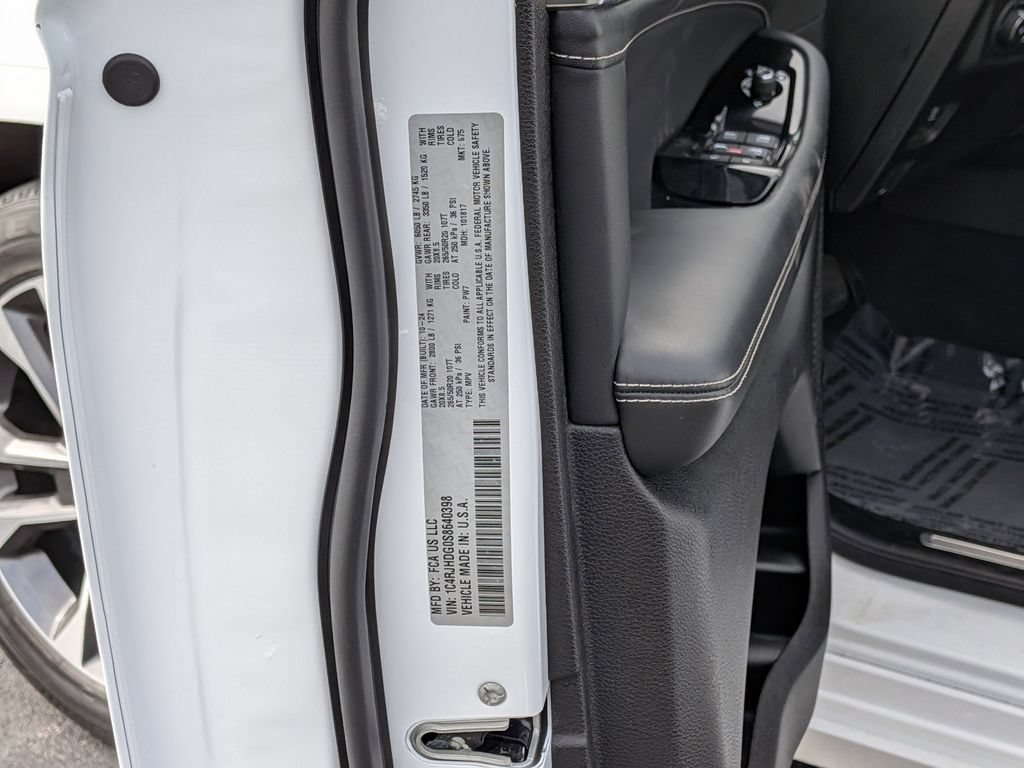 Used 2025 Jeep Grand Cherokee Overland AWD/4WD image 30