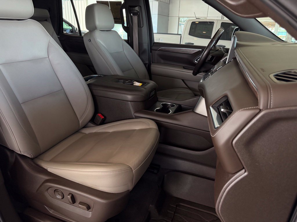 Used 2021 Chevrolet Tahoe Z71 w/ Luxury Package AWD/4WD image 20