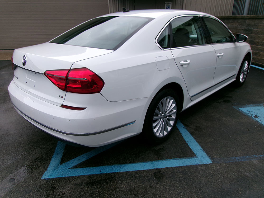 Used 2016 Volkswagen Passat 1.8T SE FWD image 6