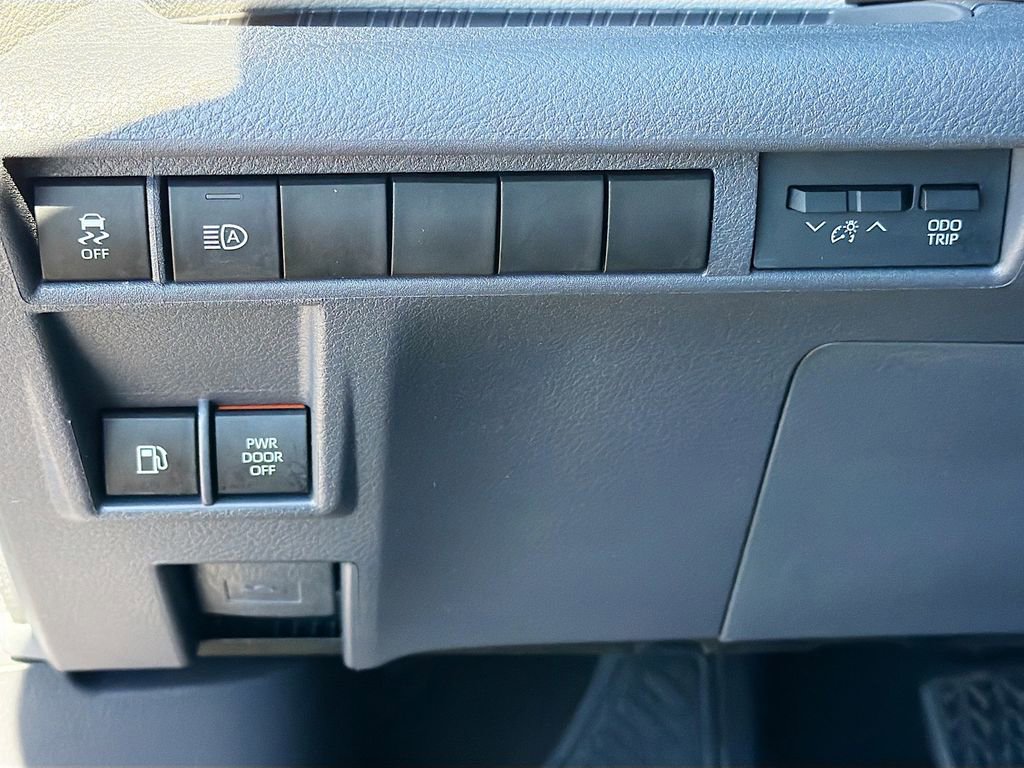 Used 2021 Toyota Sienna LE image 33