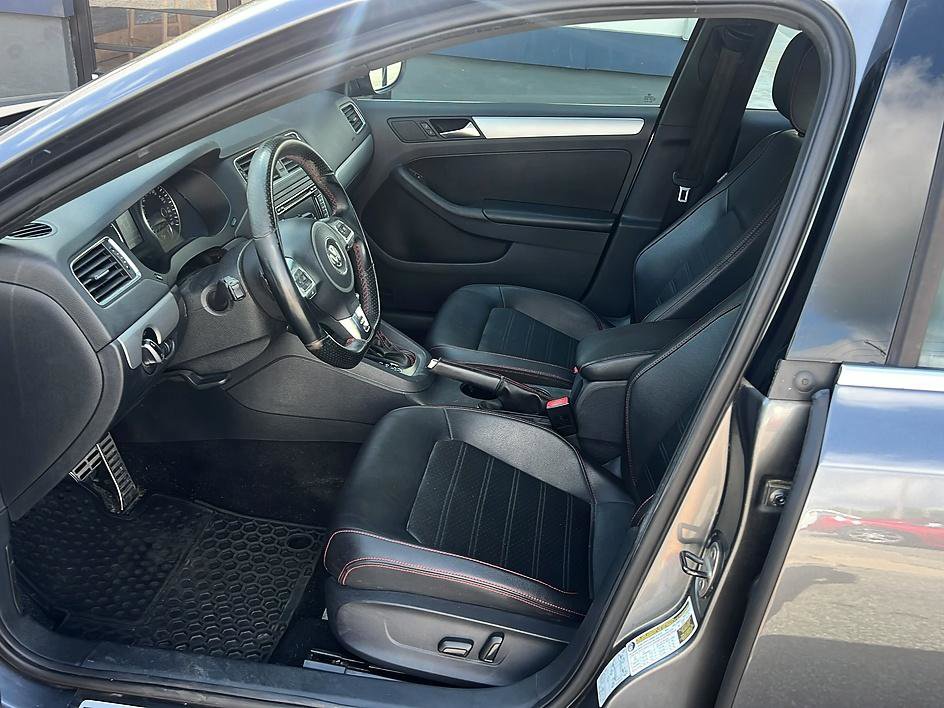 Used 2013 Volkswagen Jetta GLI Autobahn image 14