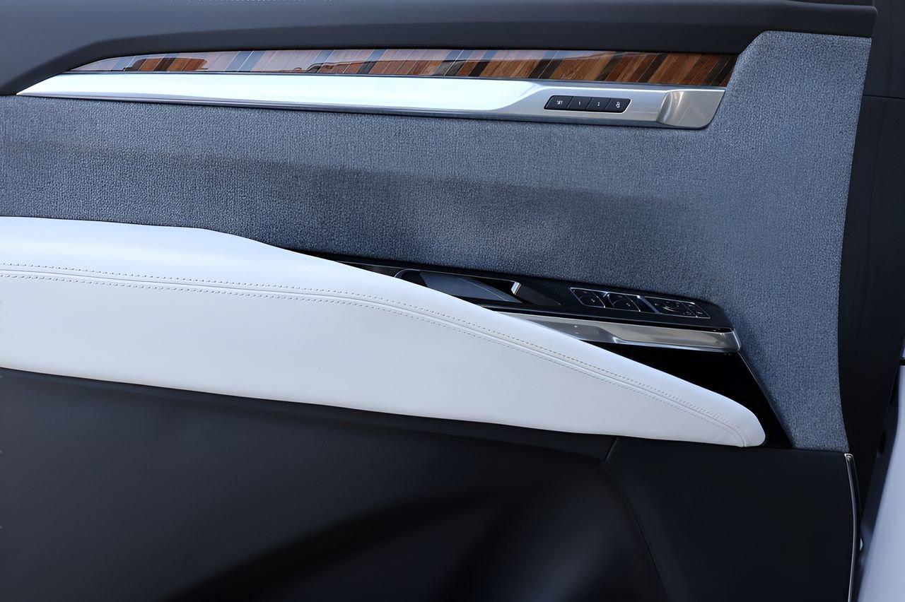 Certified 2025 Cadillac Escalade Sport Platinum image 11