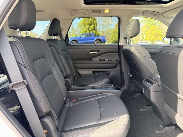 New 2026 Nissan Pathfinder SL w/ SL Premium Package AWD/4WD image 11