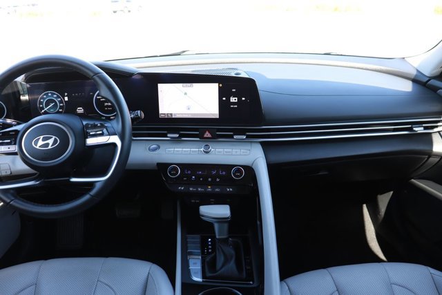 Used 2025 Hyundai Elantra Limited image 15