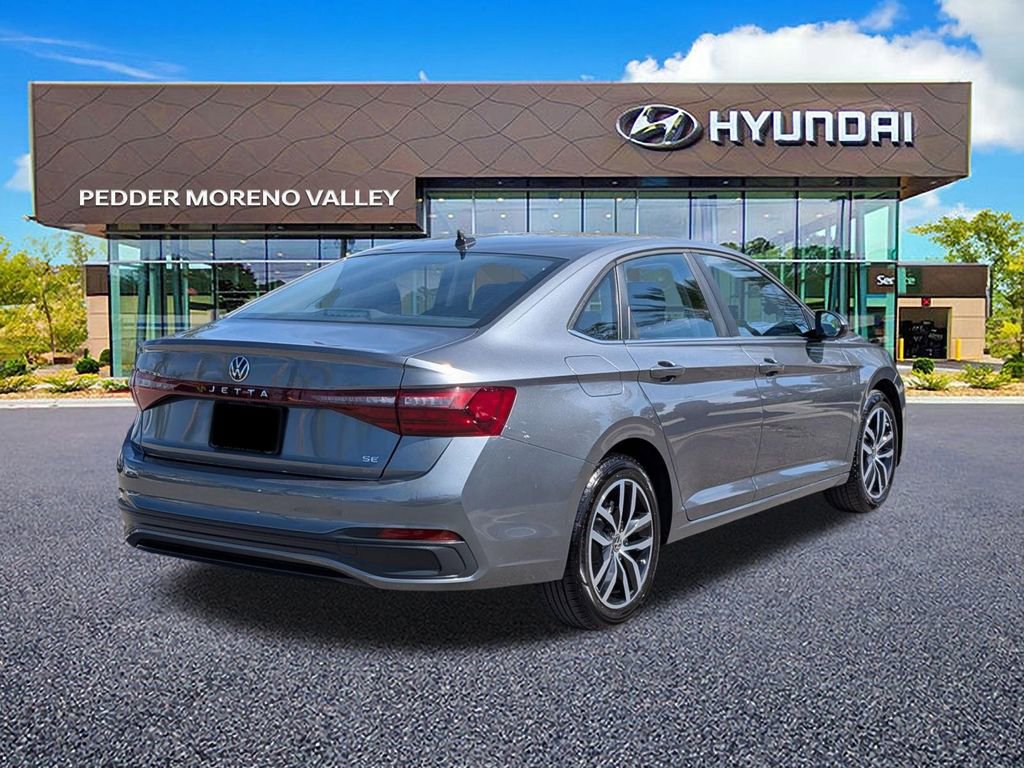 Used 2025 Volkswagen Jetta SE image 4