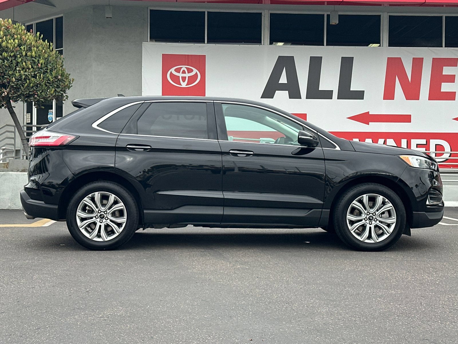 Used 2024 Ford Edge Titanium AWD/4WD image 6