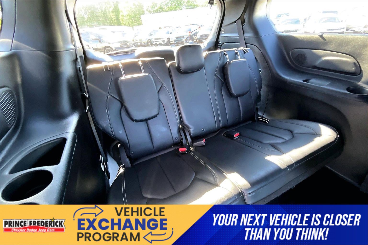 Used 2018 Chrysler Pacifica Touring-L w/ Premium Audio Group FWD image 23