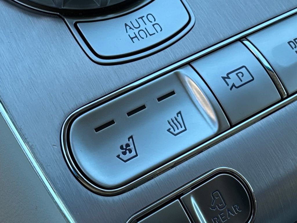 Used 2025 Genesis G90 3.5T image 32